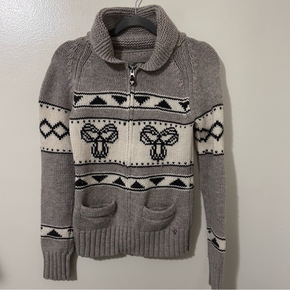 TNA Sweaters - Aritzia TNA Cowichan Sea to Sky Women’s 100% Lambswool Medium Sweater Beige